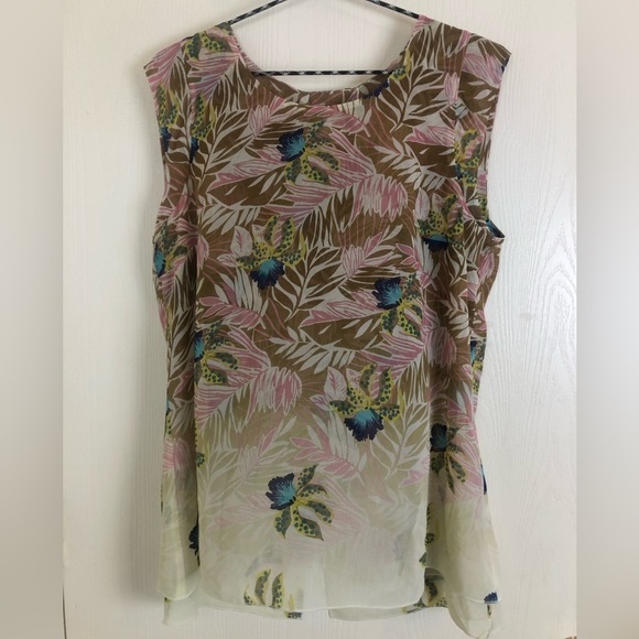 CAbi Tropical Print Parlor atop Split Back Layered Tank Blouse Women’s Size M - Picture 3 of 7